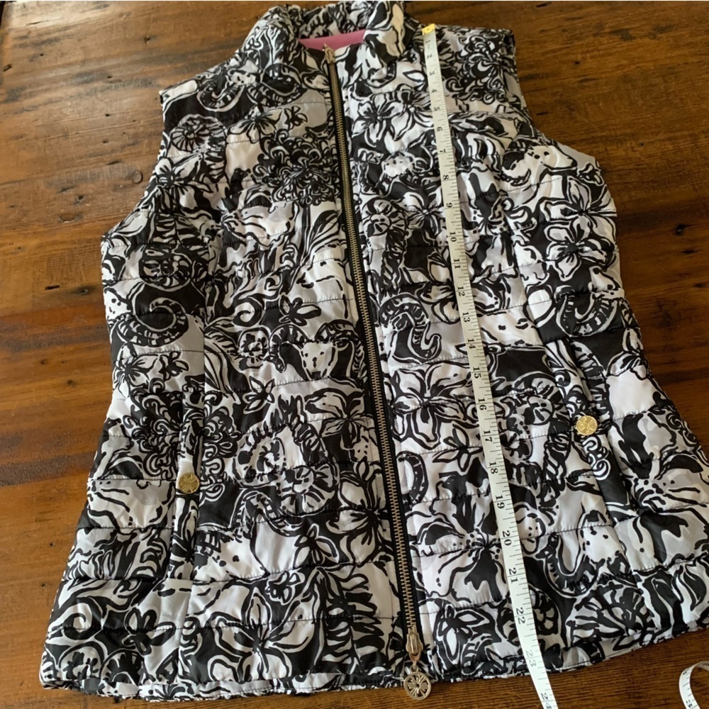 Lily Pulitzer With A Twist Elyn Black & White Floral Puffer Vest Sz S - Picture 6 of 11